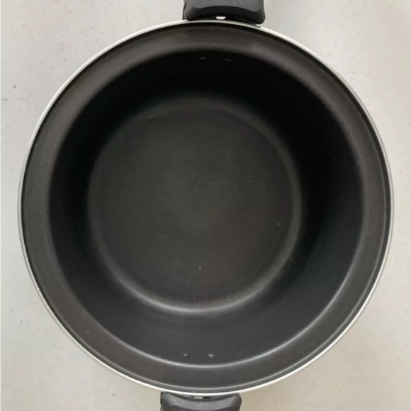 Flavor lock induction heating Red commercial grade Pressure Cooker 6 quart - Picture 3 of 5